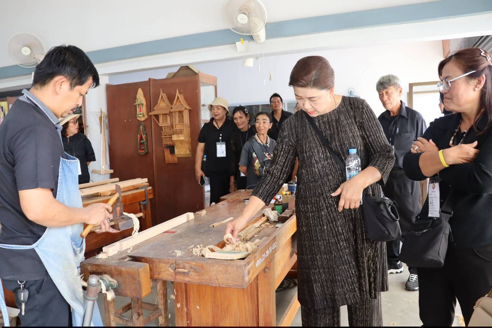 title - เที่ยวอยุธยา อย่าลืมแวะเข้ามาชมงานศิลปหัตถกรรมและงานศิลป์ ที่ ศูนย์ส่งเสริมและพัฒนาพัฒนาอาชีพเสริมนอกภาคการเกษตร (ศูนย์ศิลปาชีพบางไทรฯ (เดิม))